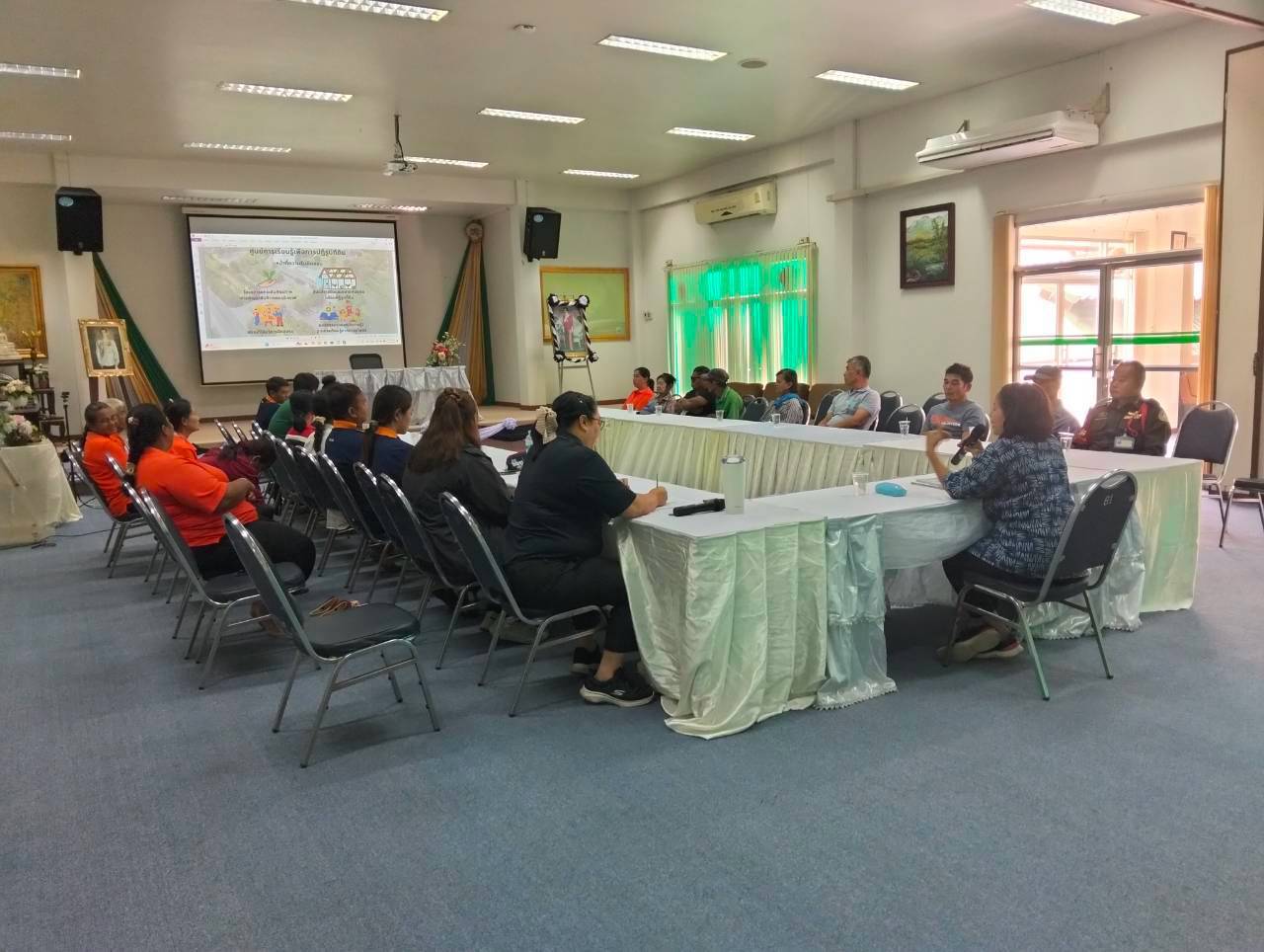 title - ศกร.จัดประชุมให้การต้อนรับข้าราชการที่ย้ายมาปฏิบัติหน้าที่ พร้อมติดตามความก้าวหน้าการดำเนินงานโครงการส่งเสริมและพัฒนาสินค้าเกษตรชีวภาพ ปีงบประมาณ 2569 และความก้าวหน้าในการจัดทำฐานการเรียนรู้การเกษตรครบวงจร